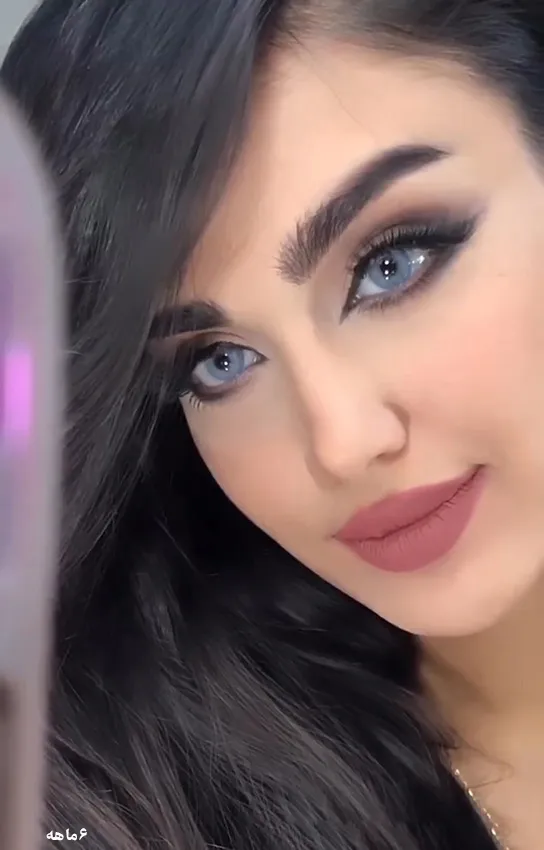 لنز آبی روشن پاستل بلو آماندا