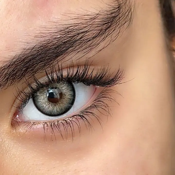 لنز رنگی طوسی بژ دور مشکی عروسکی باربی گری آماندا